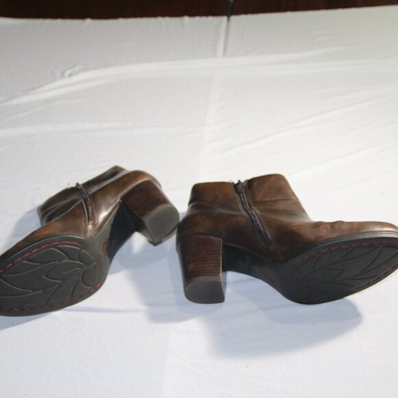 BORN ANKLE BOOTIES - Picture 3 of 4